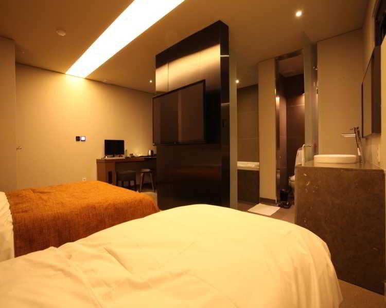 Lemon Tree Hotel, Hotel Indore